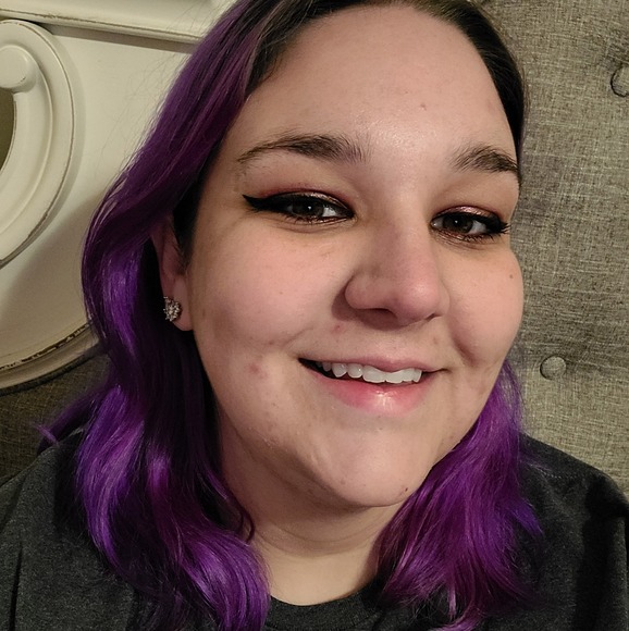 Poshmark profile picture for @samo